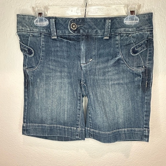 American Eagle Outfitters Pants - WJ4. American Eagle jean shorts Sz 2